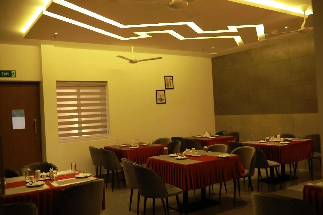 Hotel Challiyil Castle Shertallai 4*,  الهند