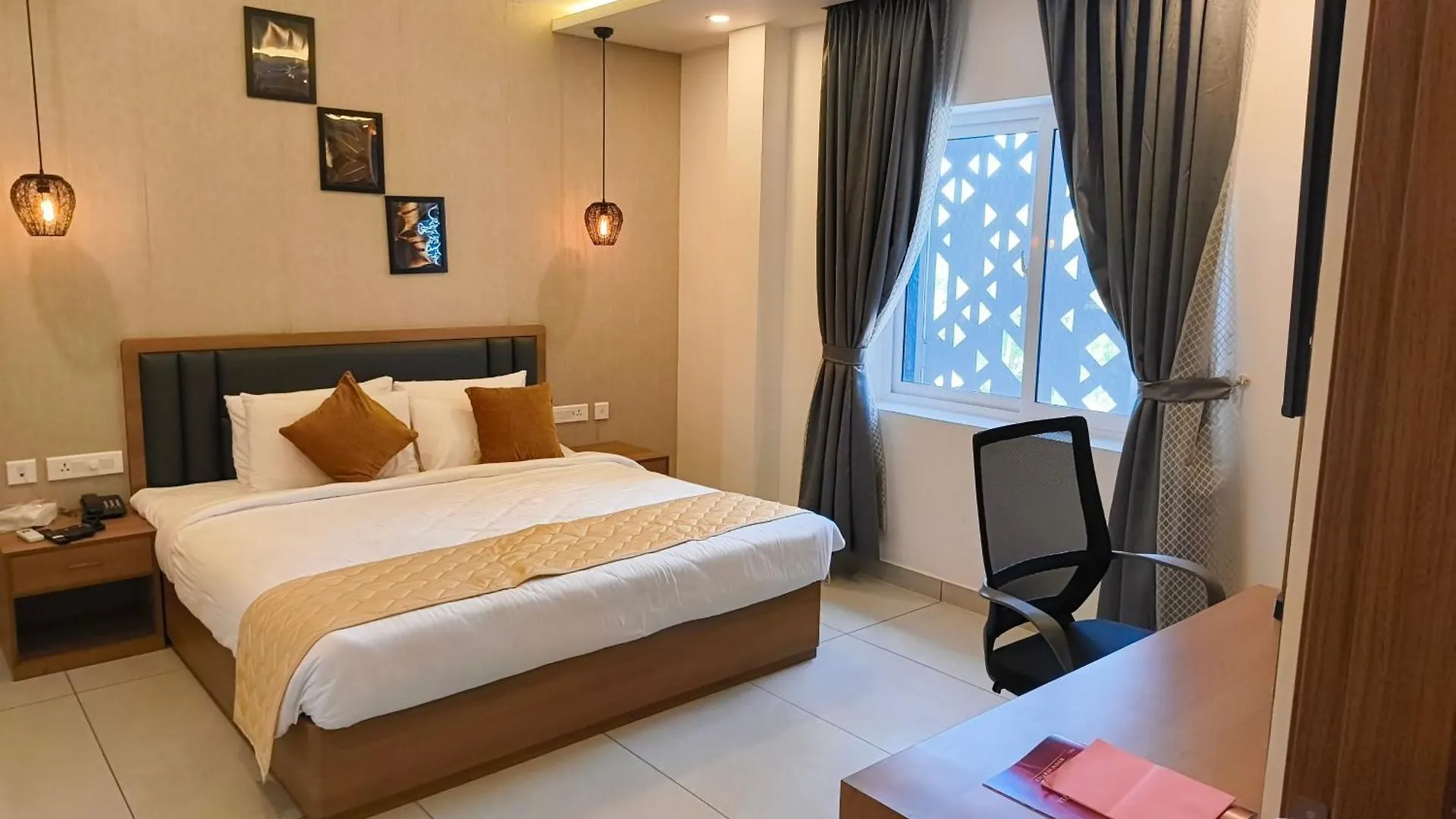 Hotel Challiyil Castle Shertallai